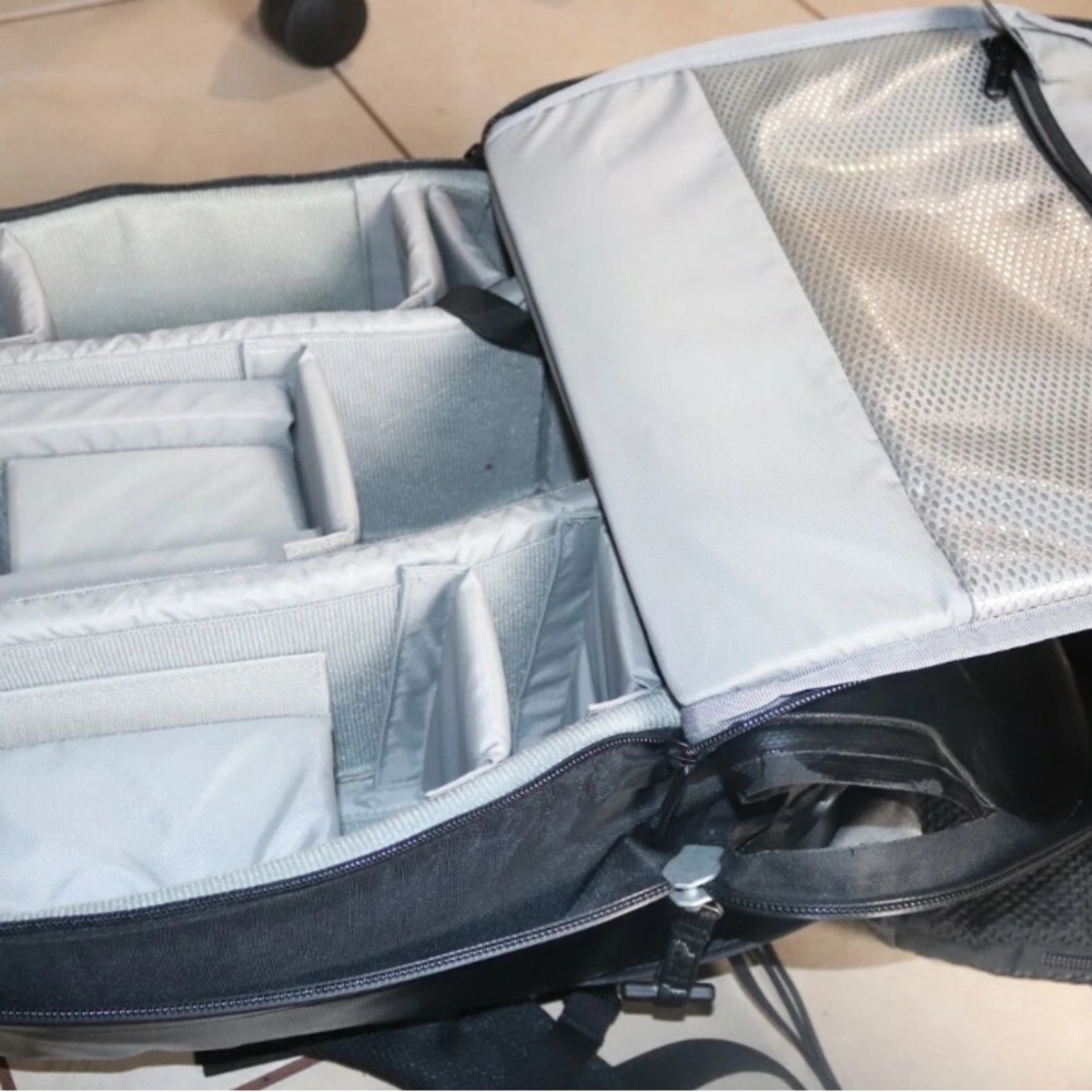 LowePro DryZone DZ-200 Waterproof Large Camera Backpack - Picture 4 of 6